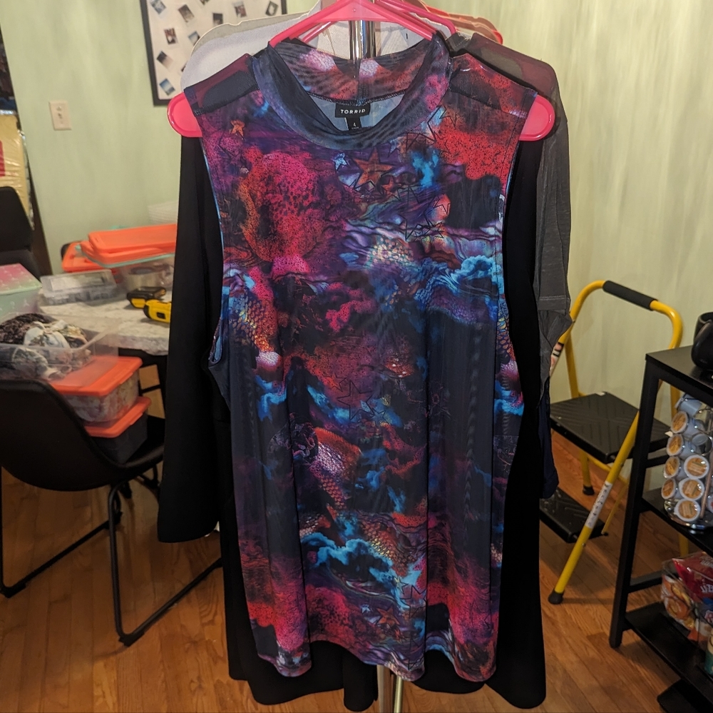 🤍Torrid sleeveless print mesh top 4
